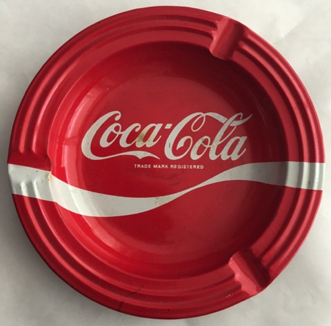 7708-3 € 3,00 coca cola asbak ijzer rood trademark.jpeg